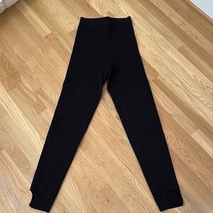 Vaara Black Women's Stirrup Leggings